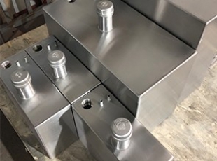 無(wú)錫不銹鋼加工定制 不銹鋼尿素箱